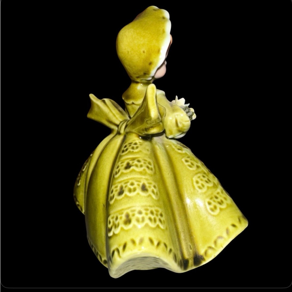 VINTAGE LEFTON LITTLE MISS MUFFET FIGURINE IN GREEN DRESS WITH BOUQUET - Picture 5 of 7
